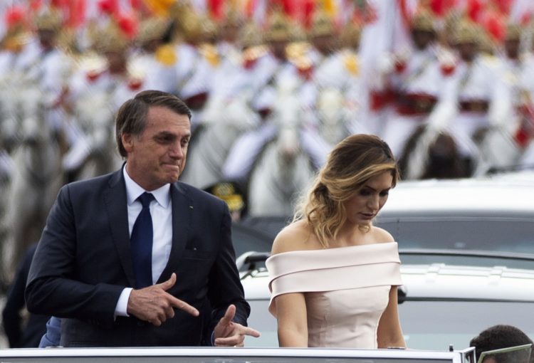 People flouting Covid norms at India Gate lawns fined