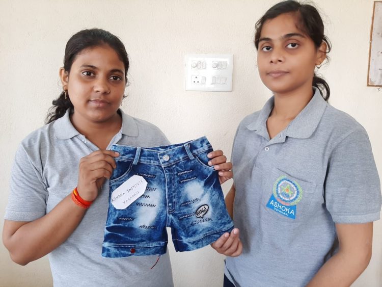 Smart-tracker uniform: The children's 'bodyguard'