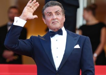 People flouting Covid norms at India Gate lawns fined