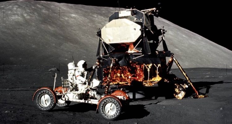 NASA shares $28bn plan to return humans to Moon in 2024