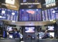 US stocks fall on sour recovery outlook
