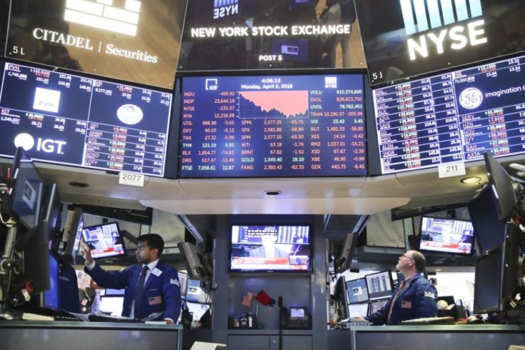 US stocks fall on sour recovery outlook