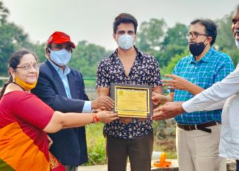 GCOT presents GramodayaBandhu Mitra award to SonuSood