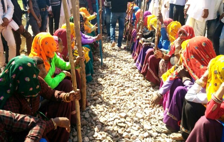 Gujjars begin agitation by blocking Delhi-Mumbai rail track