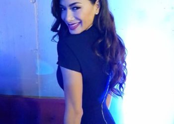 Nicole Scherzinger flaunts hourglass figure at yoga