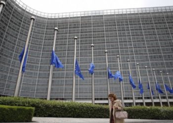Russia bans more EU officials from entry