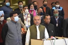 Taking two steps forward, govt puts ball in farmers’ court