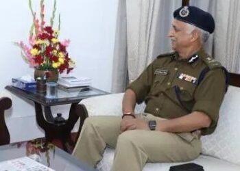 Police chief felicitates constable for saving elderly couple