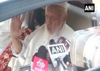 Delhi HC alarmed by ‘masks on chins’ during flights