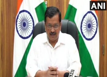 As long as I’ve people’s support, I don’t care if BJP, Cong curse me for tricolour move: Kejriwal