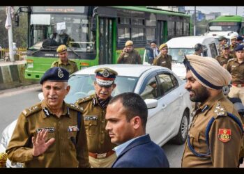 Delhi police issues 3,284 challans for traffic violations on Holi