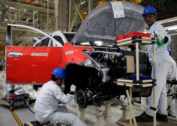 Passenger vehicle sales decline by over 2 pc in 2020-21: SIAM