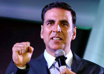 Twinkle Khanna confirms Akshay Kumar's return from hospital post COVID-19 treatment