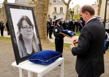 French PM pays tribute to slain police worker