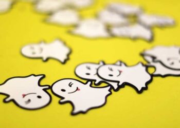 Snap acquires AR display provider WaveOptics for 500M USD