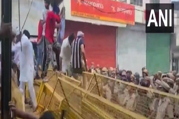 Farmers protesting against Haryana Cabinet Minister's meeting clash with police in Yamunanagar