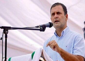 People's lives on the line govt admits no timeline: Rahul on vaccination