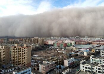Powerful sandstorm engulfs city in north-western China