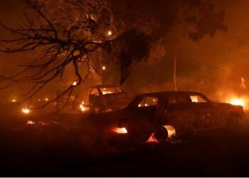 Resurgent wildfires in Greece burn homes threaten monuments