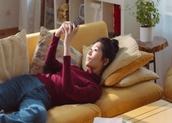 Fill those awkward pauses on a virtual date