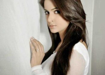 Pakistan court issues arrest warrants of ‘Hindi Medium’ star Saba Qamar