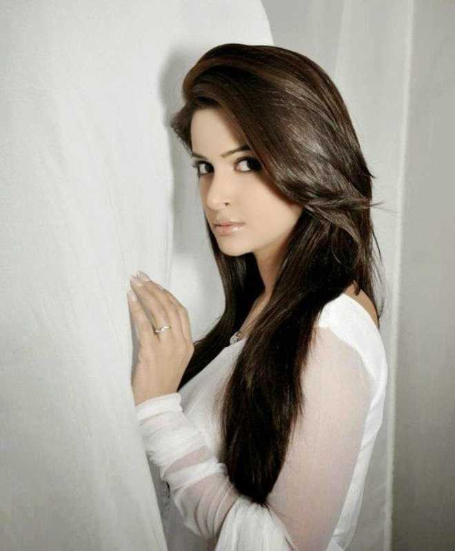 Pakistan court issues arrest warrants of ‘Hindi Medium’ star Saba Qamar