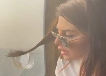 Akshay Kumar captures goofy side of Jacqueline Fernandez