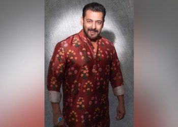 Salman shakes a leg on 'Jumme Ki Raat' at wedding of politician Praful Patel's son