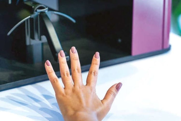 Want your nails done on the fly? Let a robot do it