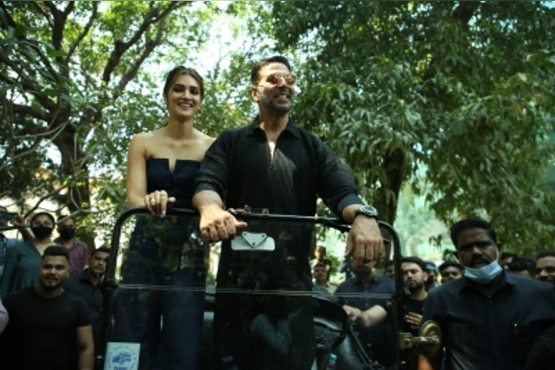 Akshay Kumar, Kriti Sanon visit National Museum of Indian Cinema