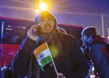 India caught between the devil and deep sea