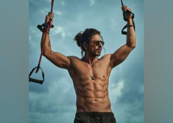 Shah Rukh Khan’s fierce look for ‘Pathaan’ is sure to make you ‘stop and stare’