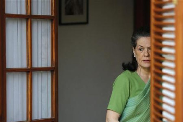 Sonia fires five state Congress chiefs after poll debacle