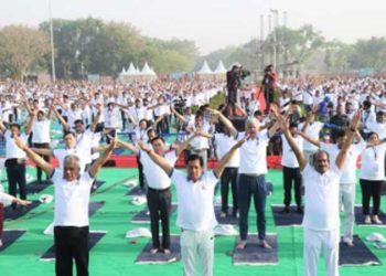 World Health Day: Lok Sabha Speaker, union ministers perform yoga at Red Fort