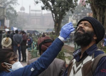 Delhi reports slight dip in new Covid cases, no fresh deaths