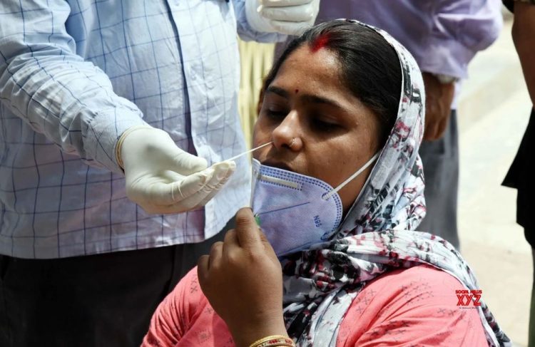 Delhi reports decline in fresh Covid cases, 1 more death