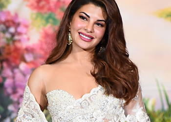 Jacqueline steps in to help Bollywood photog in distress