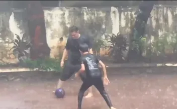 Aamir Khan Enjoys Playing Football With Son Azad Khan In The Mumbai Rains!