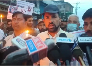 Candle light vigil in Kulgam against killing of school teacher by terrorists