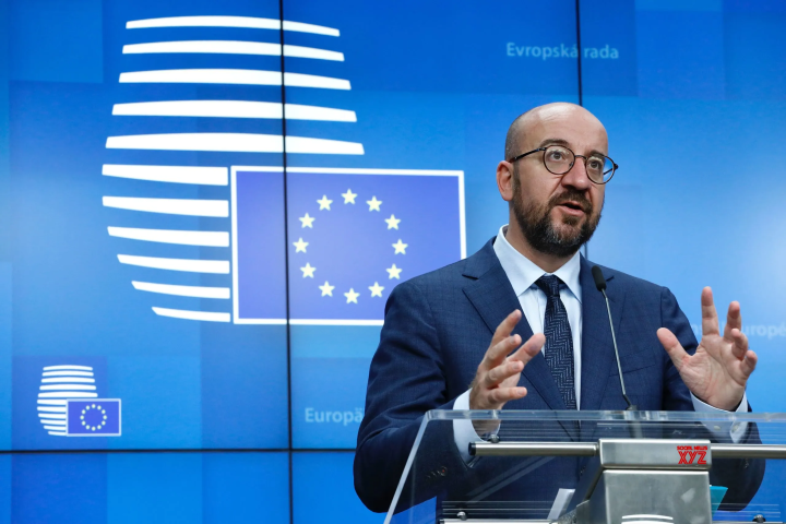 EU leaders grant Ukraine, Moldova EU candidate status