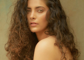 Saiyami Kher takes part in Juhu Beach clean-up