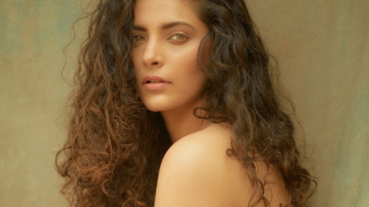 Saiyami Kher takes part in Juhu Beach clean-up