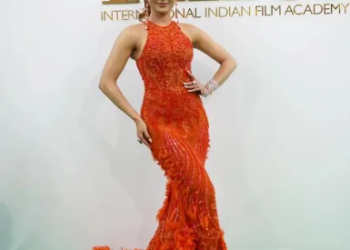Urvashi Rautela left everyone stunned in Abudhabi with her amazing Orange 20 Lakh,Furne Amato gown at the IIFA Awards 2022