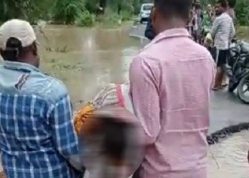 Gujarat: Girl dies after family fails to reach hospital on time due to rains