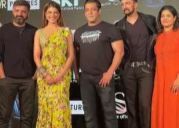 Jacqueline Fernandez Looks Like A Vision To Behold During The Pre Release Event Of Ra Ra Rakkamma; Dances With Kichcha Sudeepa & Salman Khan