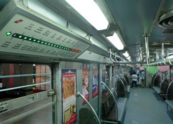 Masks disappear in Kolkata Metro, doctors worried