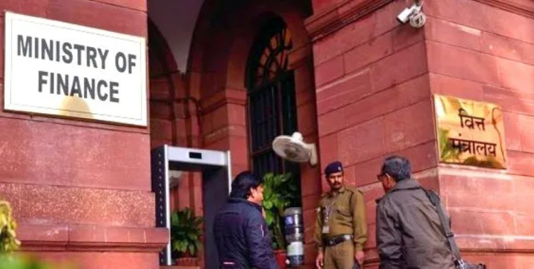 Banks write off Rs 10L cr in last 5 FYs