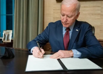 Biden on a roll, signs ‘landmark’ law to tackle climate, lower drug prices