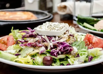 Can vegetarian food raise hip fracture risk in women?