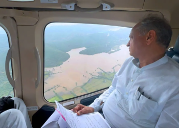 Gehlot conducts aerial survey of flood-affected areas